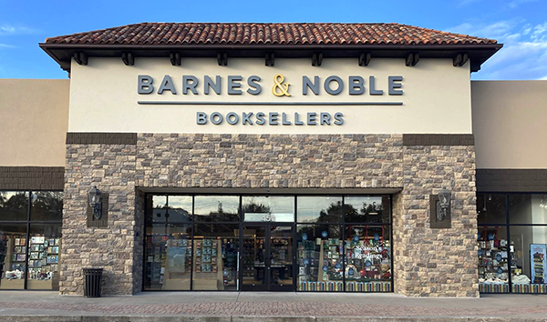 Community celebrates Barnes and Noble opening, regains local bookstore –  The Burlingame B